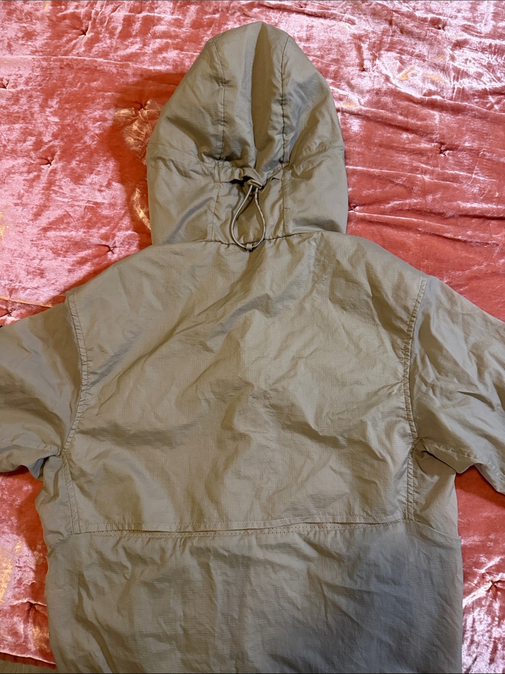 ALO Yoga Men's Hooded Windbreaker in Olive Green - Picture 5 of 5